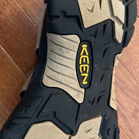 Keen hiking shoes new size 11/12 waterproof - Picture 4 of 4